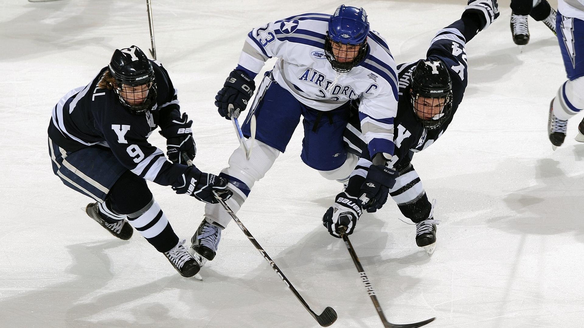 爱游戏体育-英超激烈角逐，豪门纷纷奋战争夺榜首